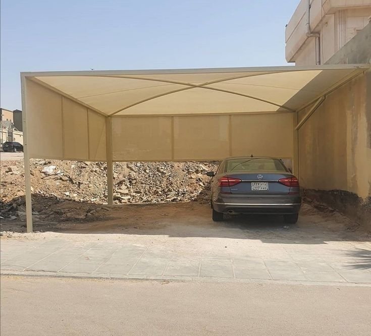 مظلات مواقف سيارات بولي إيثيلين - تهوية مثالية وعزل فائق.